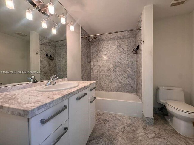 Photo - 253 NE 2nd St Unidad 324