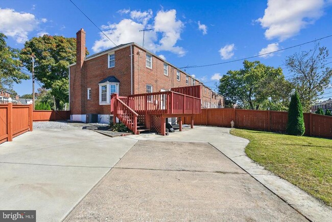 Building Photo - 1601 Thetford Rd Rental