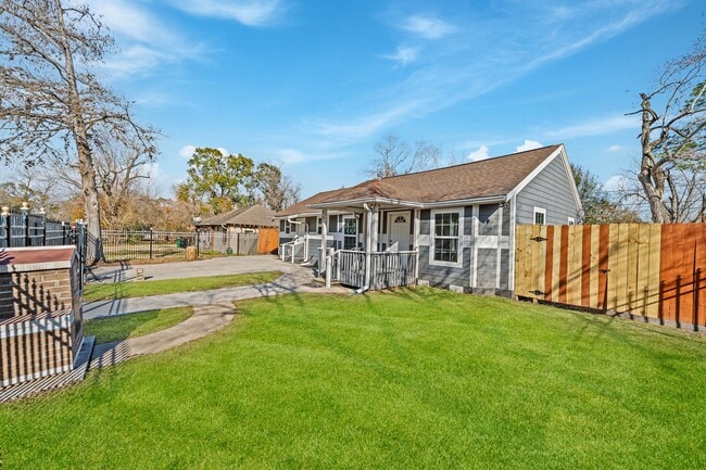 Photo - 6911 Sherwood Dr