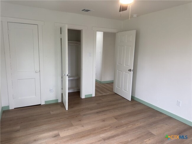 Photo - 1702 E Heritage Ave