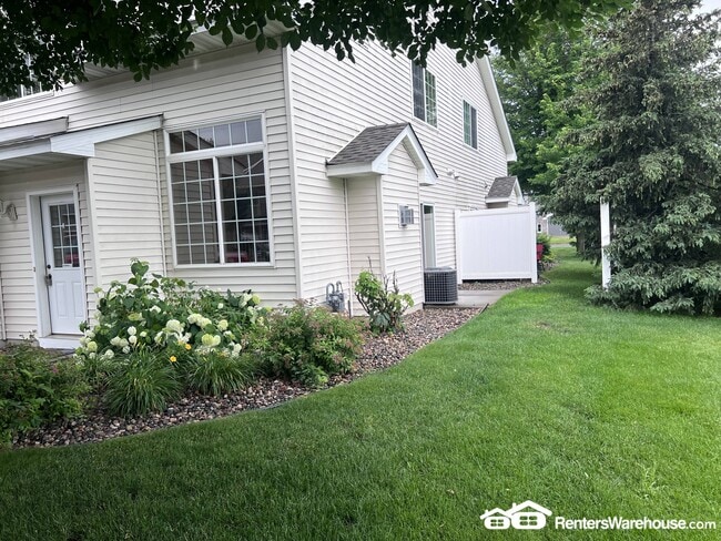 Building Photo - 2457 Yellowstone Dr