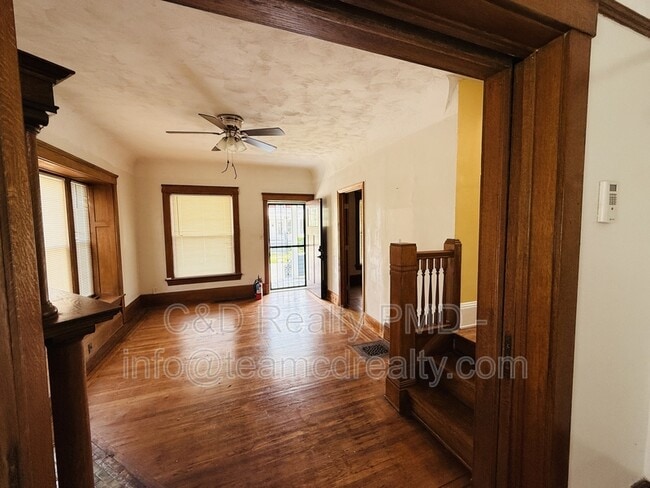 Photo - 10749 Hull Ave