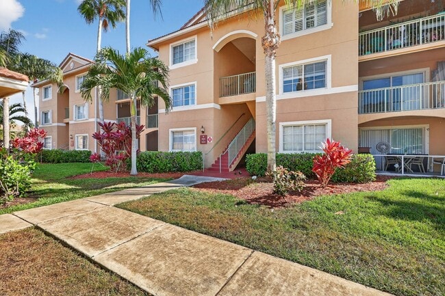 Building Photo - 1/1 Condo with Screened-in Balcony in Resort Style Community, Move in Ready!