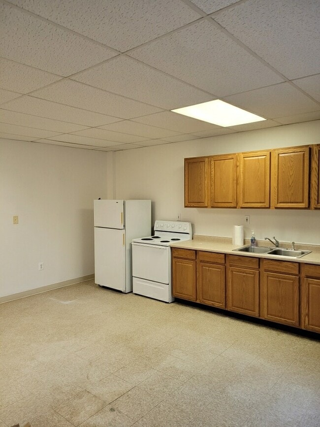 Building Photo - 130 KURTZ AVE Unit #5