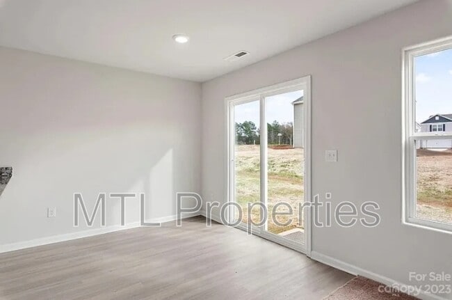 Photo - 1629 Nia Rd
