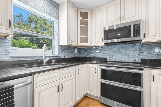 Photo - 5201 S Quincy St