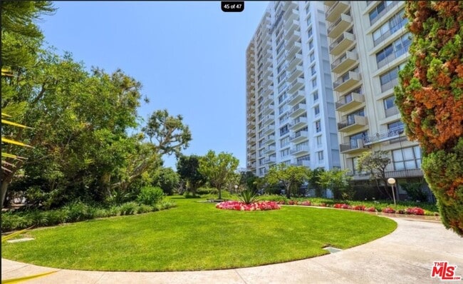Photo - 2160 Century Pk E Unit 2109