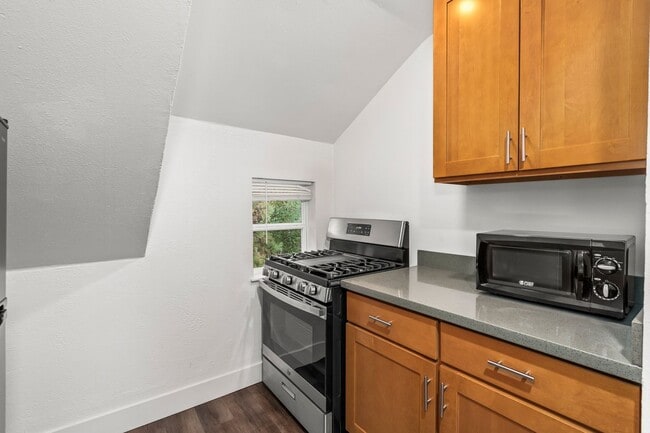 Photo - For Rent – 1 Bed / 1 Bath Apartment in Lakewood Unit 3