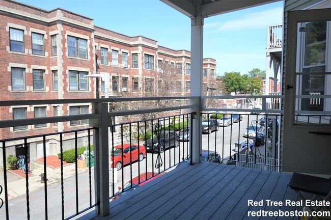 Photo - 31 Chester St Unit 3