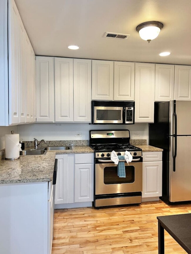 Photo - 2544 N Burling St Unit ID1319108P