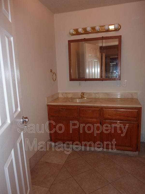 Building Photo - 1041 NE 106th Ave Rental