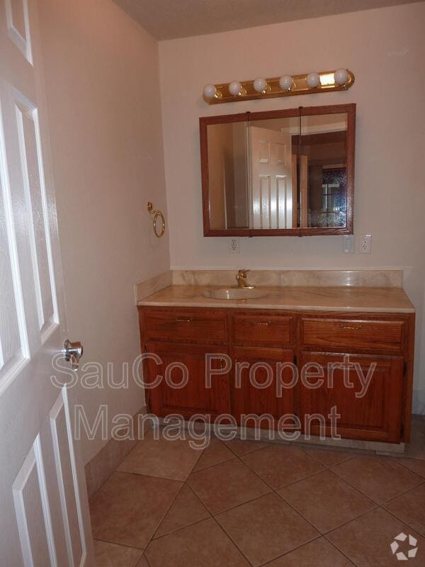 Building Photo - 1041 NE 106th Ave Rental
