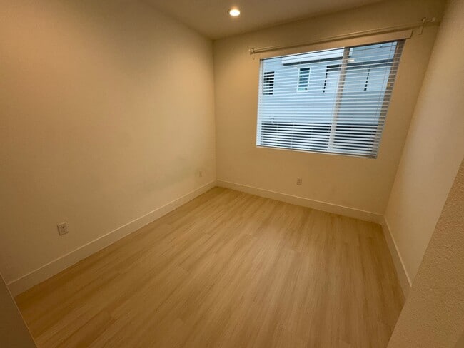 Photo - 9887 MacArthur Blvd