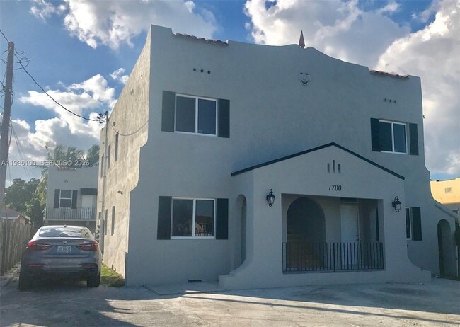 Building Photo - 1700 NW 22nd Ct Unit 7 (Upper)