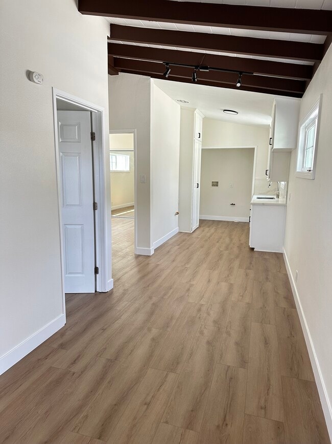 Building Photo - 169 E 68th Way Unit Long Beach 1