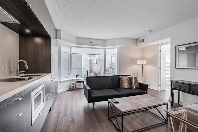 Building Photo - 155 Yorkville Ave