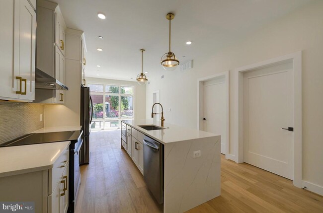 Photo - 4347 Harrison St NW Unidad 3