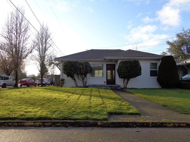 Building Photo - 2515-MHH2515 Laurel Ave NE