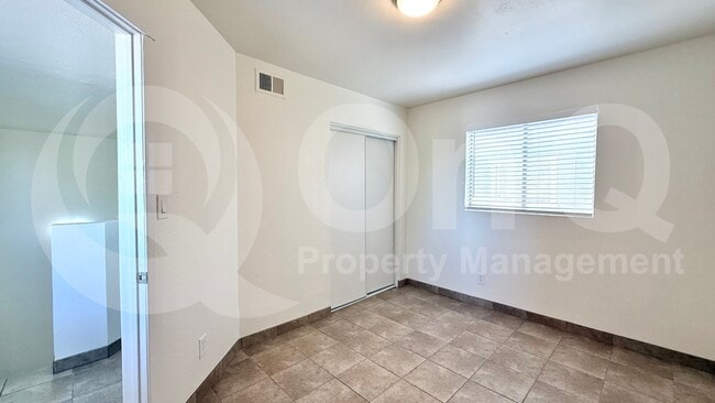 Photo - 1712 E Pepper Cir