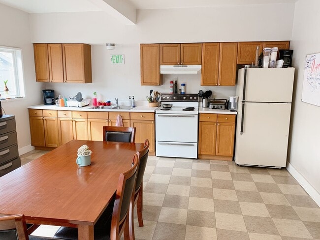 Photo - PRELEASING:  A 7+ bedroom/ 2 bath home in York Neighborhood!