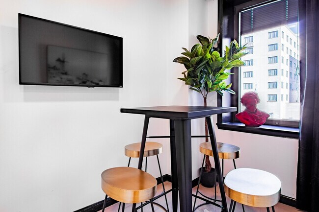 Photo - 1020 16th St NW Unidad ID1037709P