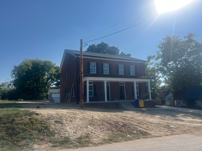 Building Photo - 205 Walker St Unit B