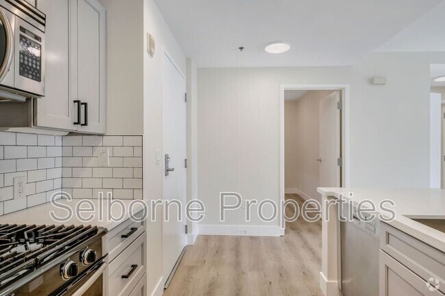 Building Photo - 1401 Jackson St Rental