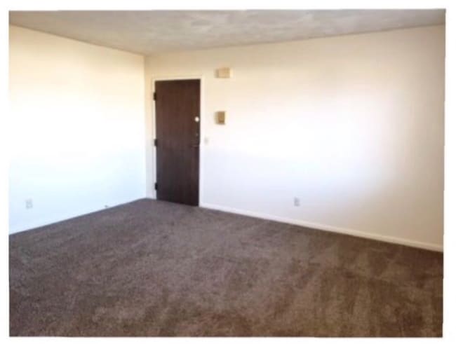 Photo - 2424-2428 TREMAINSVILLE Rd