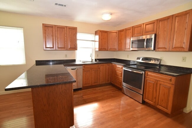 Building Photo - 877-879 Washington St Unit D