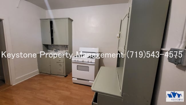 Photo - $350 OFF Move-In Special! Studio Apartment w/ Private Entrance! $700/$700 Unit 1