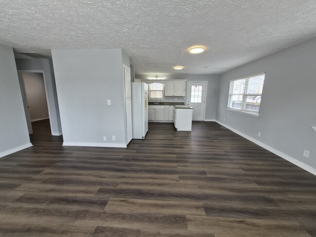 Photo - 484 Carol Dr