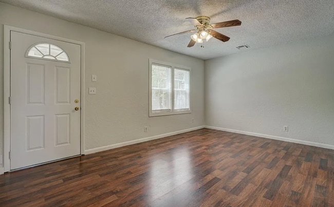 Photo - 521 W Acres St