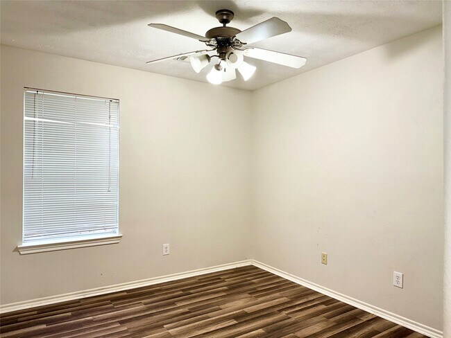 16923 Hampton Glen Ct