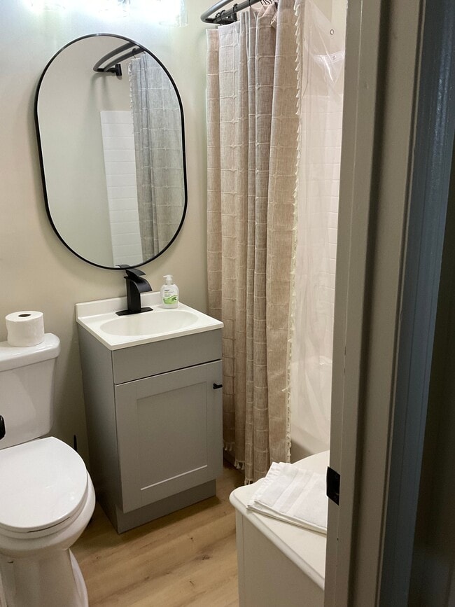 Photo - 212 Washington St W