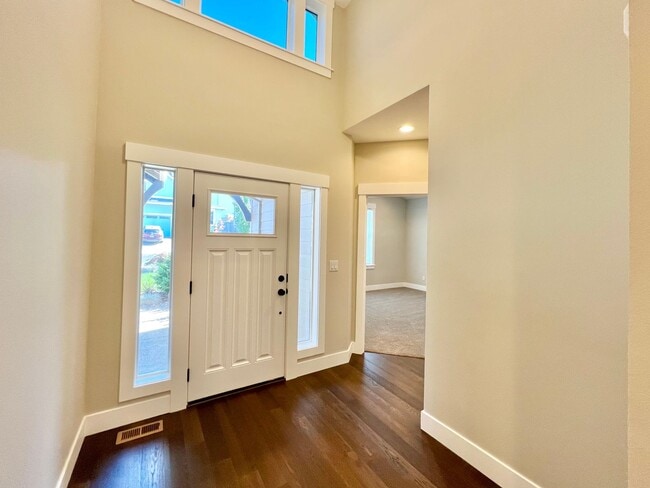 Photo - 3 BED+OFFICE/DEN!! STUNNING FLOOR PLAN, HIGH END FINISHES, END LOT!