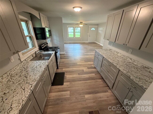 Photo - 468 River Hill Rd