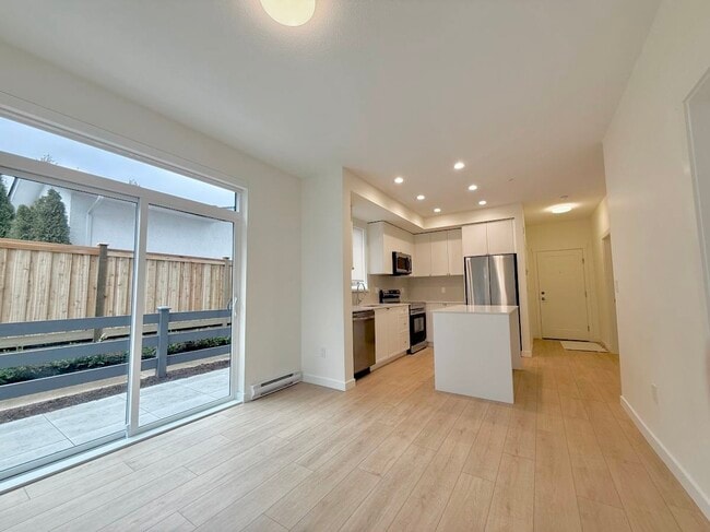 Photo - 14778-14106 106 Ave