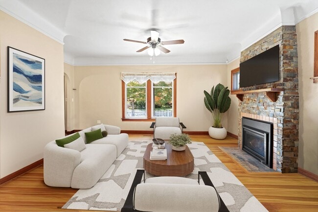 Photo - 206 W Waverly Pl
