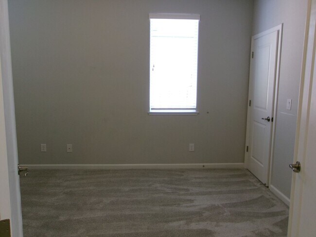 Photo - Beautiful 4 bedroom, 2-1/2 bath home in Wingfield Springs