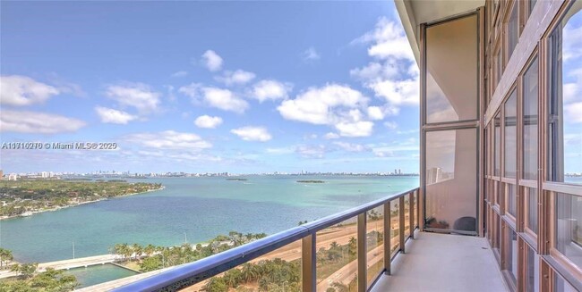 Photo - 600 NE 36th St Unidad PH22 Rental