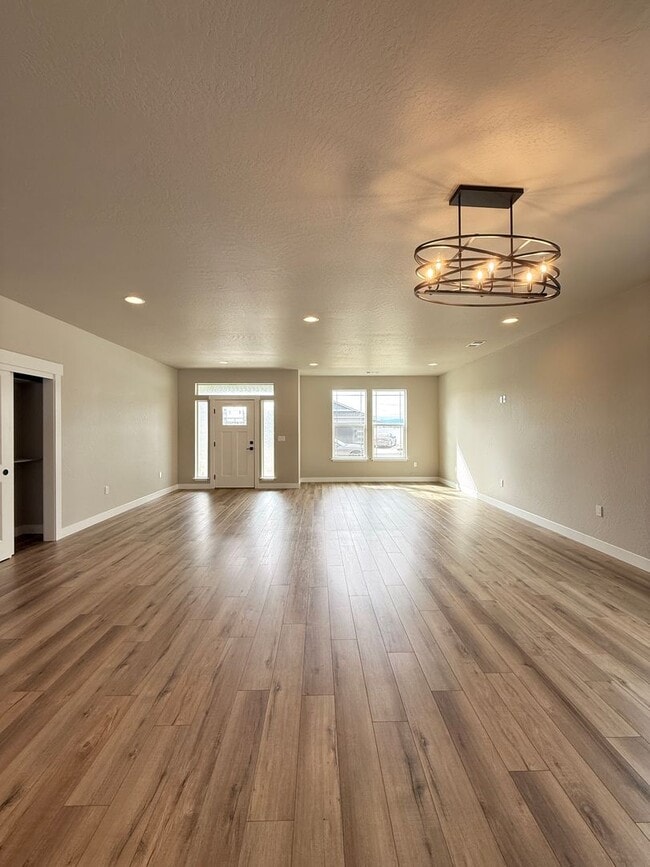 Photo - Beautiful 3 Bed / 2 Bath Home in Agate Meadows – White City