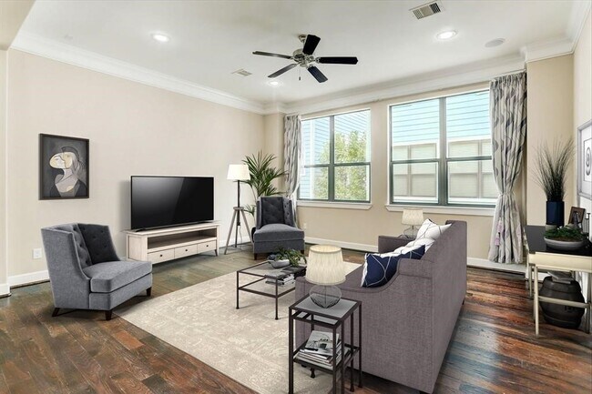 Photo - 830 W 19th St