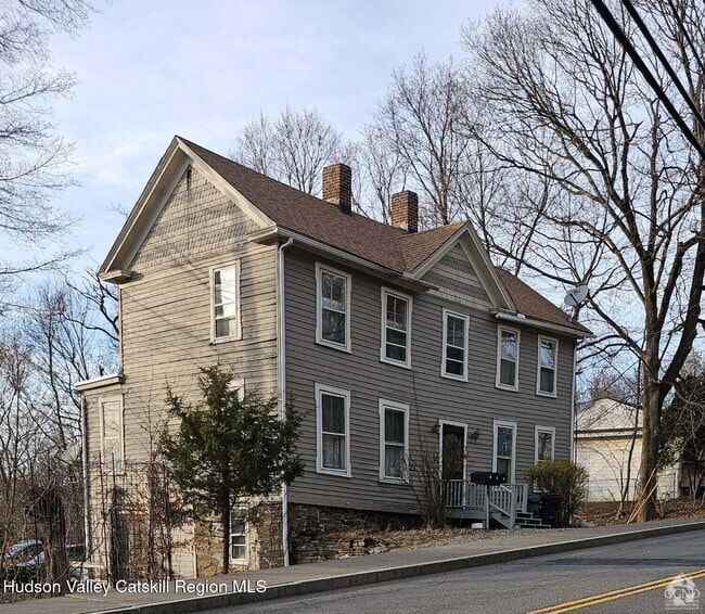 Building Photo - 36 Spring St Rental