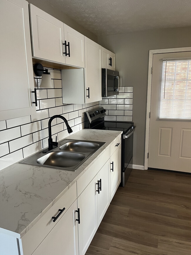 Photo - Green Acres - 4943-4959 Unit 4949-A