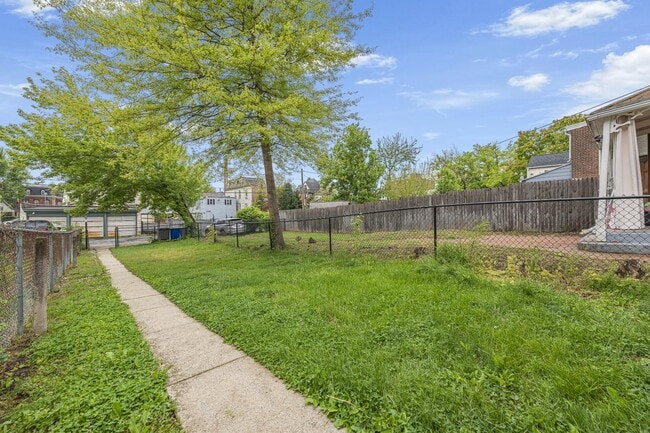 Photo - 560 King St