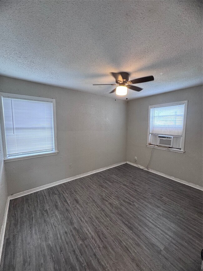 Photo - 1610 Mystic St