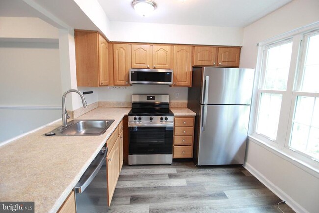 Building Photo - 346A Delancey Pl Unit A Rental