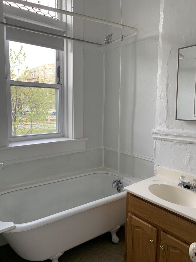 Photo - 1334 Commonwealth Ave Unidad 1