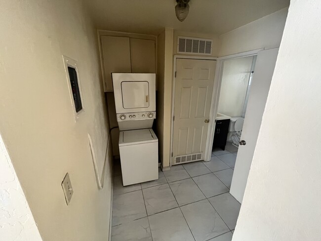 2103 3rd St Unidad D