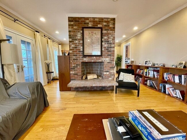 Photo - 155 Amory St
